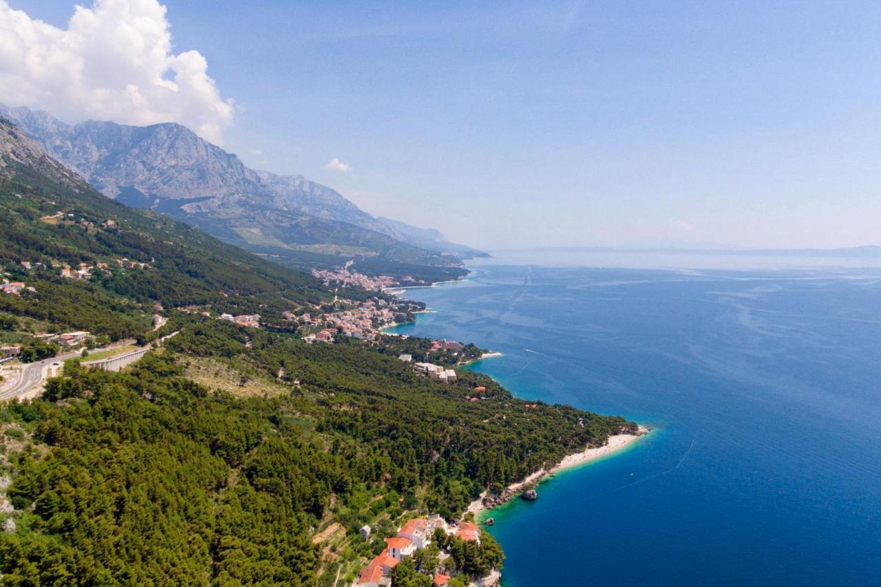 Apartments By The Sea Brela, Makarska - 16950 Esterno foto